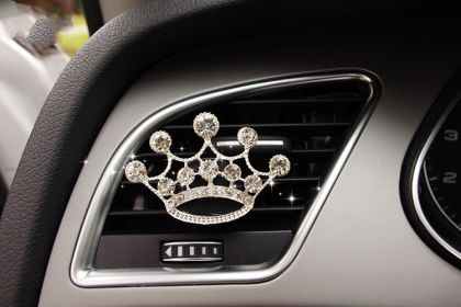 Cartoon Car Fragrance Car Interior Perfume Aromatherapy Female Car Supplies (Option: The crown)