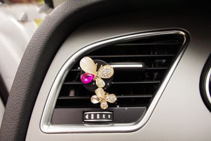 Cartoon Car Fragrance Car Interior Perfume Aromatherapy Female Car Supplies (Option: Large and small butterflies)