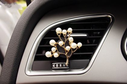 Cartoon Car Fragrance Car Interior Perfume Aromatherapy Female Car Supplies (Option: The pearl tree)